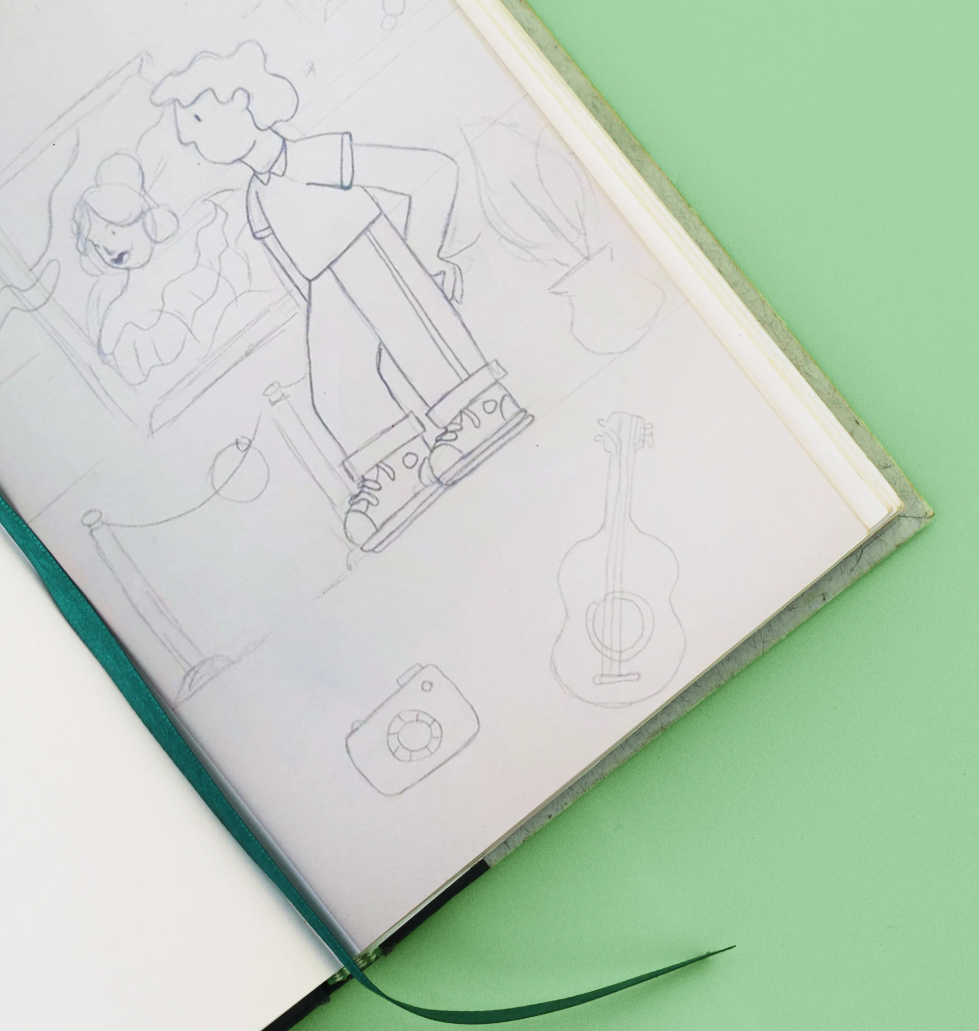 Bocetos a lápiz de personajes de Cumbayork en una libreta